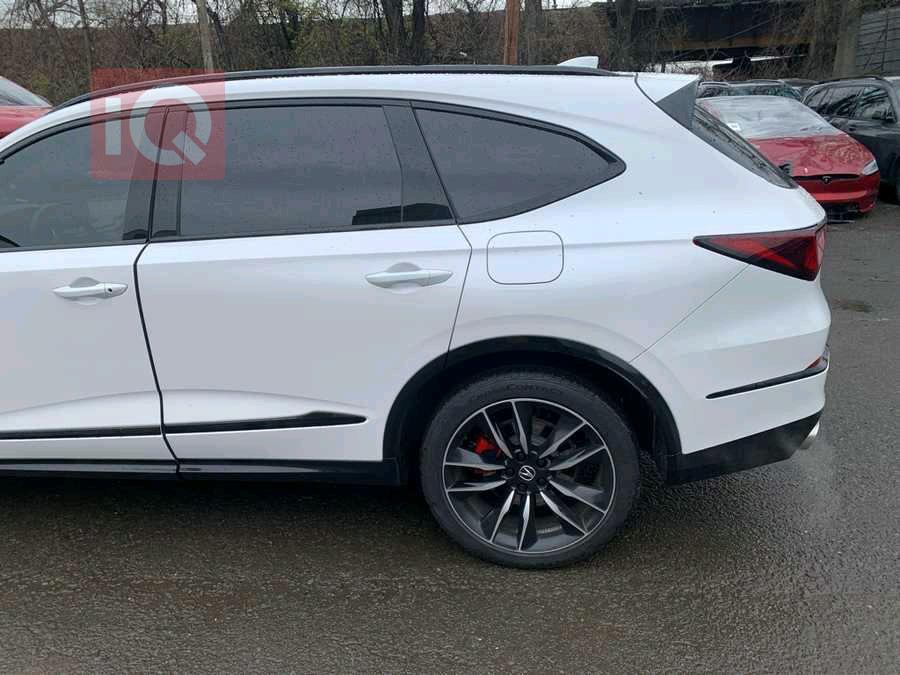 أكورا MDX
